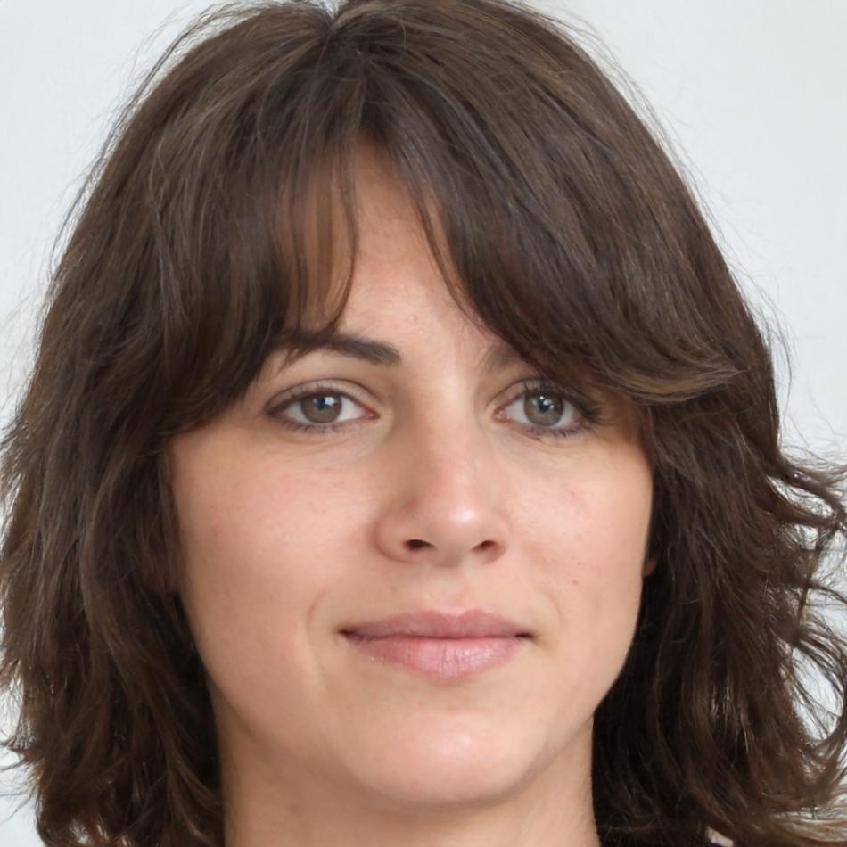 Experte en automatisation financière Célestine Moreau